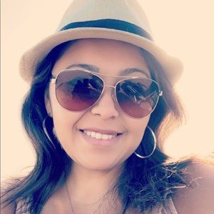 Meet your Posher, Nadine